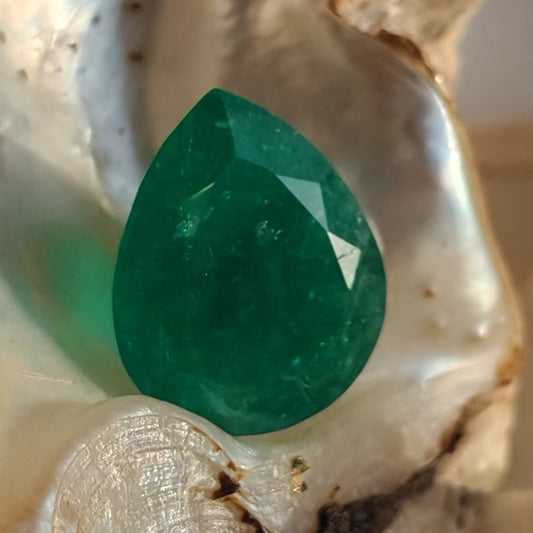 ESMERALDA TALLA LAGRIMA GRANDE - Austral Esmeraldas