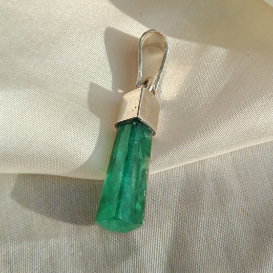 DIJE CANUTILLO TRIANGULAR - Austral Esmeraldas