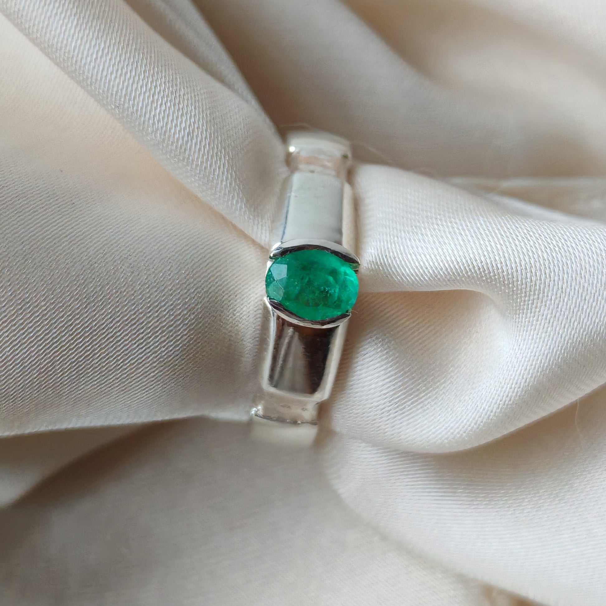ANILLO ESMERALDA OVALO - Austral Esmeraldas
